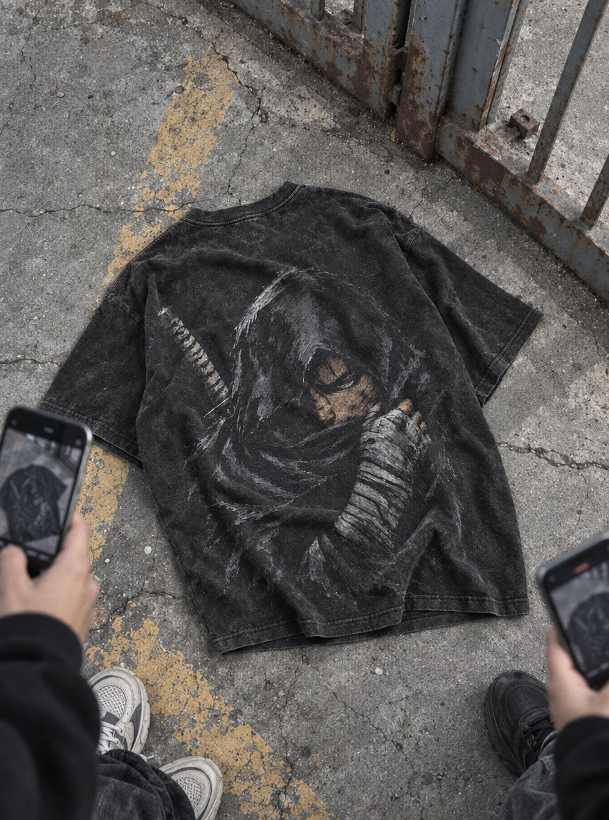Hooded Guts – T-Shirt – flat-lay | Berserk