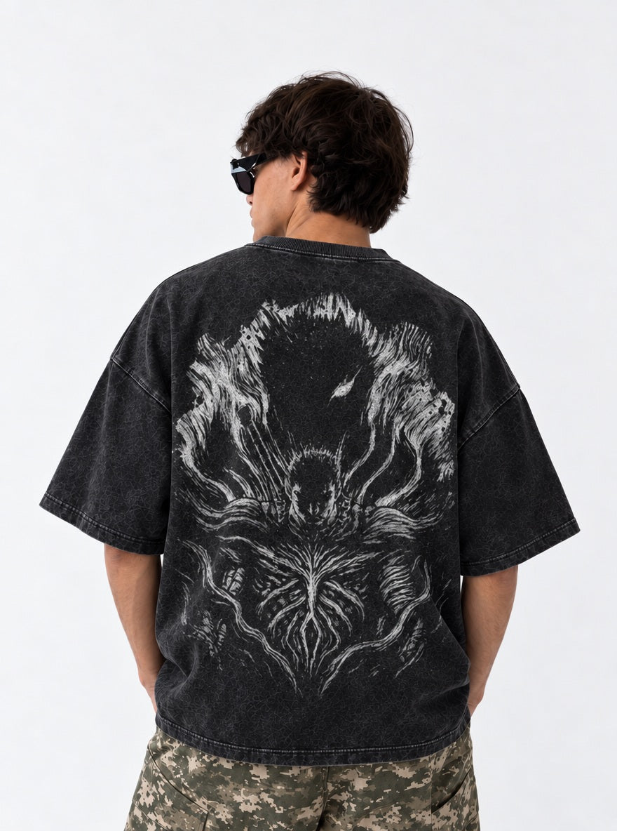 Looming Beast – T-Shirt – model shot | Berserk