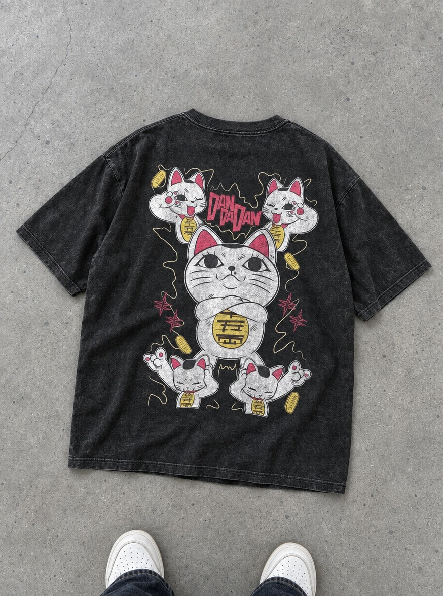 Lucky Cat Granny – T-Shirt – flat-lay | Dandadan