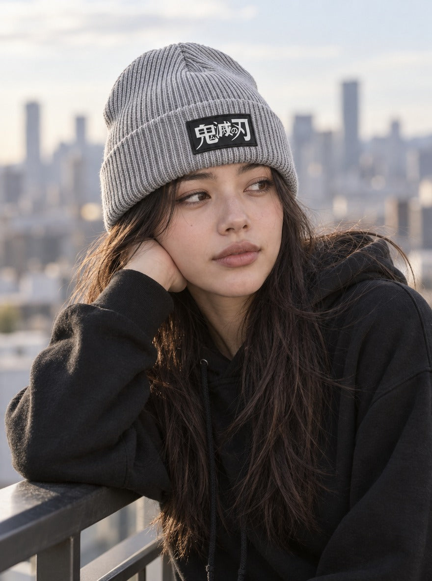 Slayer Crest Beanie 4-Pack – Grey – Demon Slayer Logo – worn | Demon Slayer