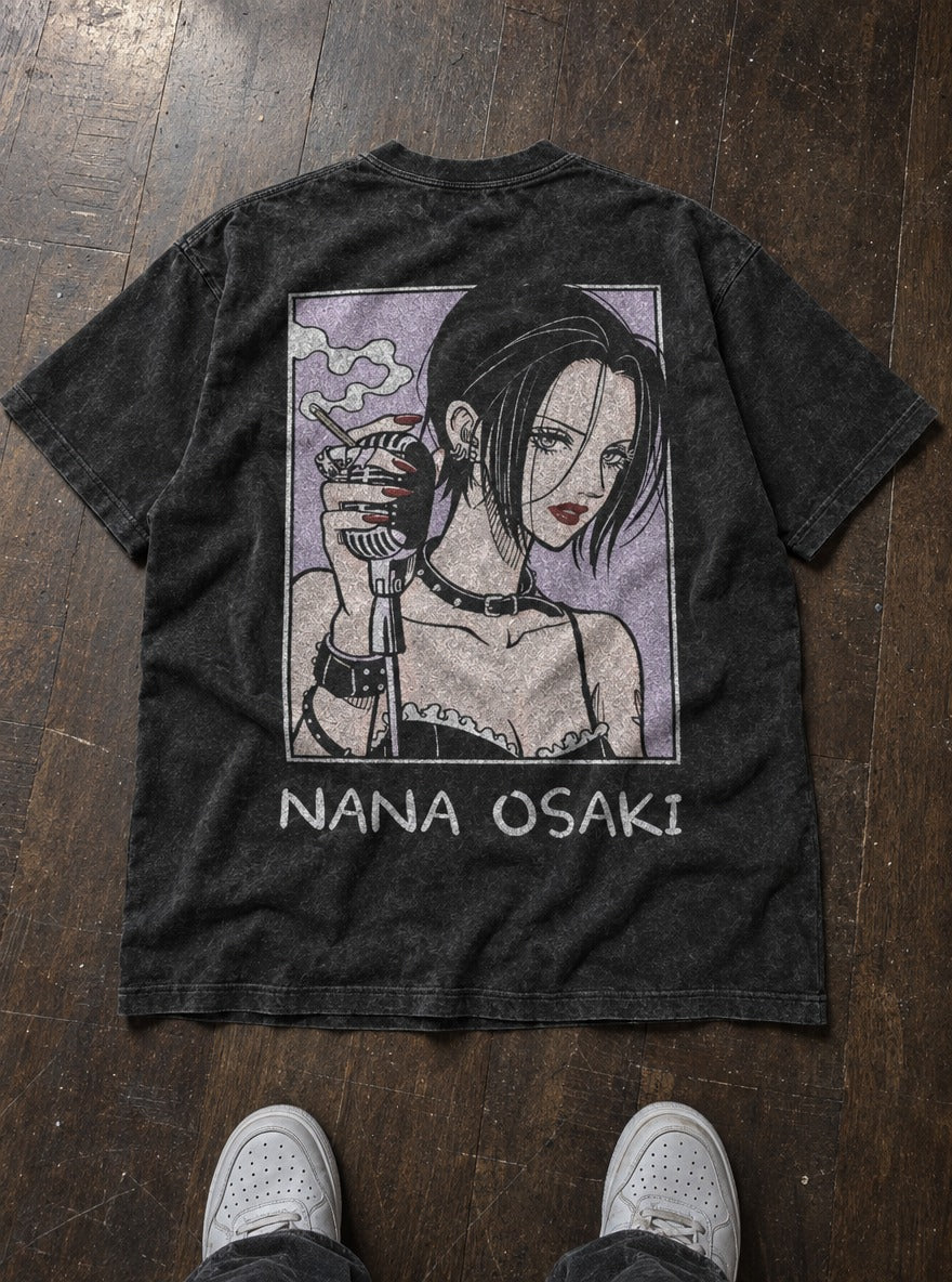 Gothic Mic – T-Shirt – flat-lay | Nana