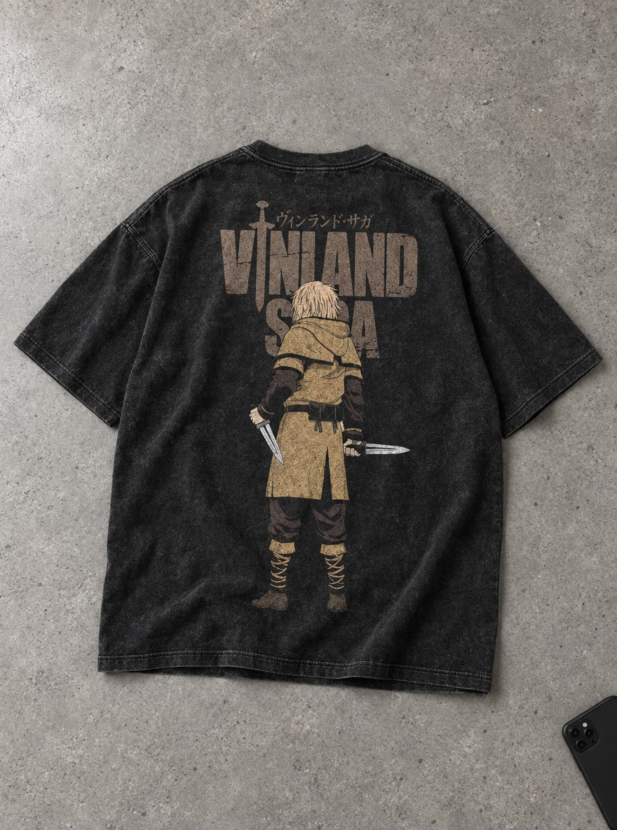 Thorfinn Twin Daggers – T-Shirt – flat-lay | Vinland Saga